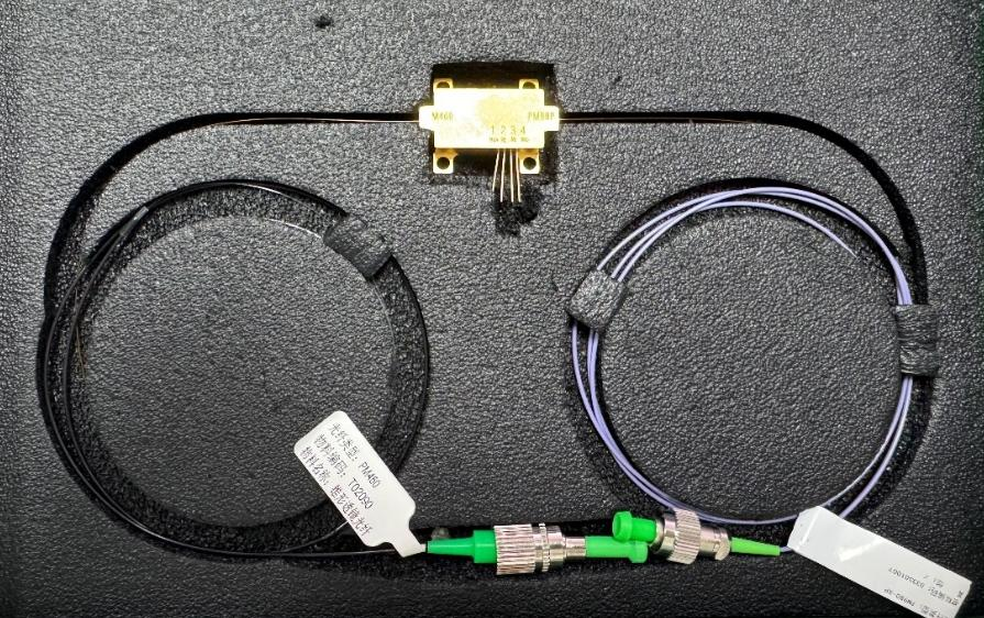 350～5200nm PPLN波导变频器